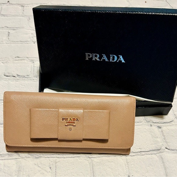Prada Saffiano Leather Beige Bow Wallet - EUC with cards, box and paper! - Picture 16 of 16